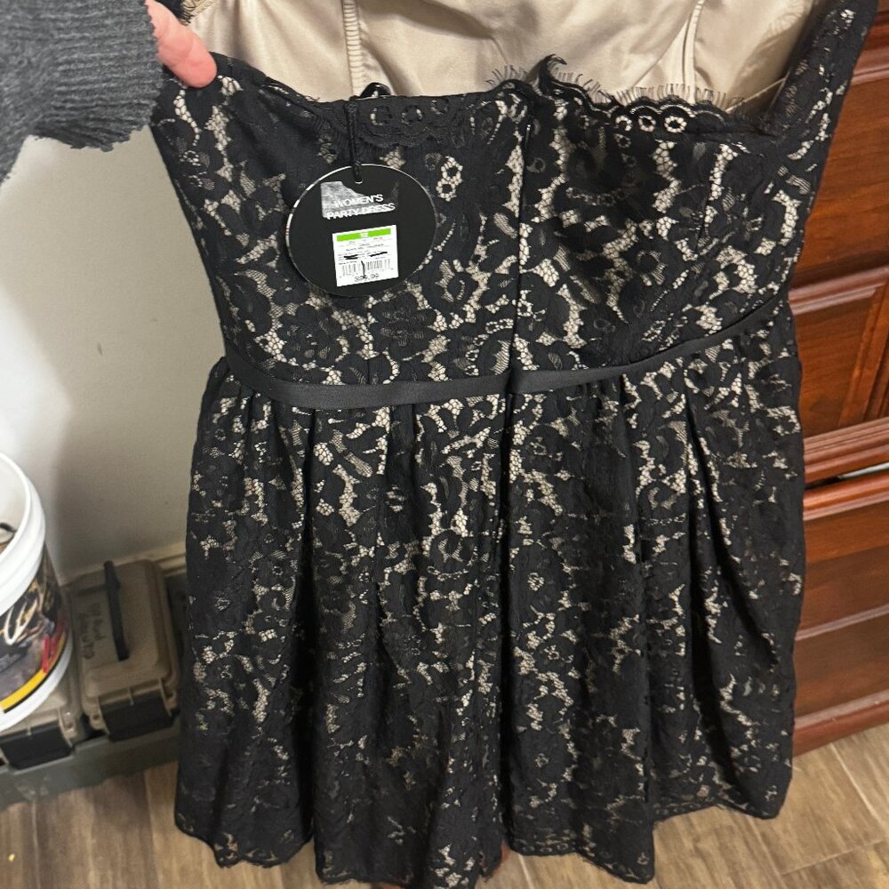 Neiman Marcus/Target Black lace, New/with tags, size 12 - Picture 11 of 13